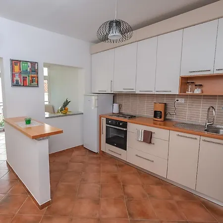 Nina Apartment *