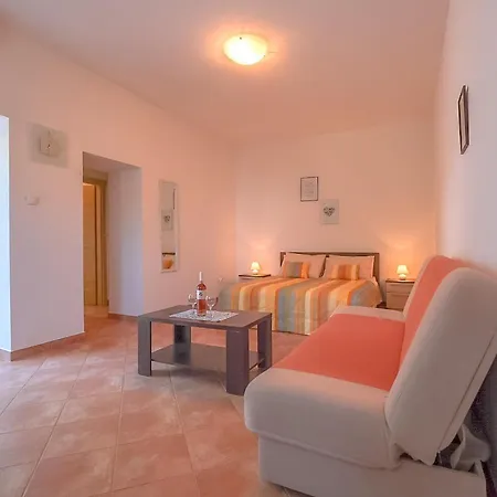 Apartment Nina *